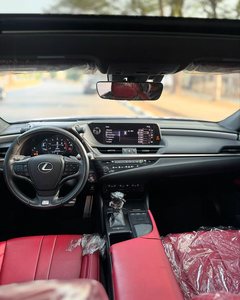 Lexus ES 350 2018 con Todas las Opciones, Caja de Cambios Automática, Motor Turbo, Asientos de Cuero, Neumáticos R17, Cámara Trasera, Volante a la Derecha - Product Image 4