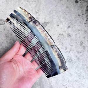 Peine de Cuerno Natural Pulido de Primera Calidad, Hecho a Mano, Duradero, para el Cuidado del Cabello y la Barba, para Hombres y Mujeres - Product Image 5
