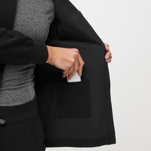 Chaquetas de enfermera modernas para trabajadores de la salud Chaquetas de enfermera con logotipos personalizables Ropa de abrigo médica a granel para clínicas y hospitales - Product Image 2