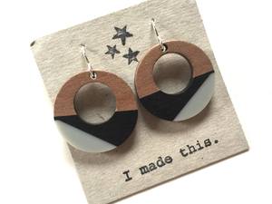 ต่างหูเรซินทำด้วยมือพร้อมสีและสไตล์ที่ปรับแต่งได้สำหรับแฟชั่นในแบบของตัวเองในระดับต่ำโดยงานฝีมือ - Product Image 6