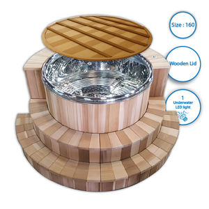 สแตนเลส 304 แบบตั้งพื้น ขนาด 160 ซม. พร้อมไฟ LED 1 ดวง ฝาไม้ซีดาร์แดง บันได 1 ขั้น สำหรับวิลล่ากลางแจ้ง - Product Image 1