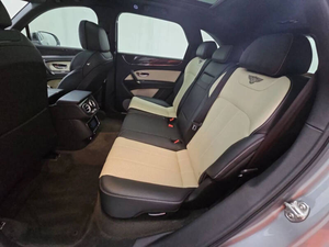 SUV de Lujo Premium de Tamaño Completo 2024, Interior Hecho a Mano, Rendimiento Biturbo, Características de Confort de Alta Gama - Product Image 3