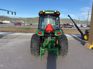 Tractor Utilitario 4x4 de 75HP, Modelo 2026 4066R, con Cucharón Frontal, Cabina Cerrada, Larga Vida Útil, para Trabajo Pesado en Granjas - Product Image 4