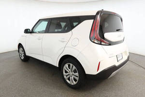 SUV compact automatique d'occasion 2024, habitacle spacieux, qualité de conduite confortable, faible kilométrage, options fournies en provenance du Japon - Product Image 5