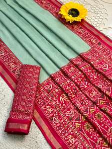 Sari de Algodón Mul Mul para Mujer con Diseño de Flores y Patola Pallu, Hecho en India - Product Image 2