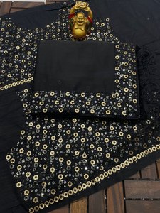 Sari en soie noir Rangoli de créateur pakistanais avec bordure en dentelle et chemisier lourd pour mariages et festivals - Product Image 6