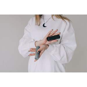 Armonizadores cilíndricos pulidos de 3.94*1.2 pulgadas (10*3 cm) (shungita y piedra de jabón/talkohlorita) - Product Image 4