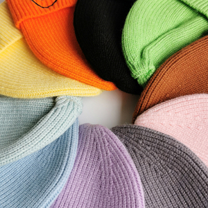 Chapeau de créateur personnalisé en acrylique tricoté haute performance Bonnet à la mode hiver automne Large gamme de couleurs imprimées Voyage de caractère - Product Image 2