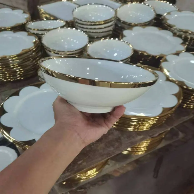 Vaisselle en gros Hotel Assiette Céramique Blanc Or Plate Mixte Taille et Vaisselle Sets Tonne Cramique Blanc Dore