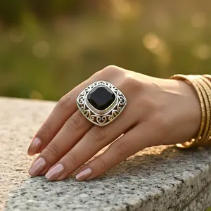 Bague de fiançailles cocktail pour femme en argent sterling 925 avec onyx noir, bijou géométrique vintage, plaqué rhodium noir - Product Image 1