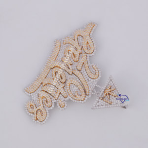 Este colgante de Hip Hop de oro blanco de 14 quilates cuenta con deslumbrantes diamantes de corte redondo de Labgrown, claridad VVS mejorada, precio inmejorable - Product Image 4