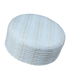 Ghamama Kufi Casquette pour hommes Couvre-chef islamique élégant avec broderie complexe Logo personnalisé Option Fabricant en vrac - Product Image 1
