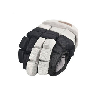 Gants de crosse confortables en matériau durable de couleur unie fabriqués au Pakistan - Product Image 4