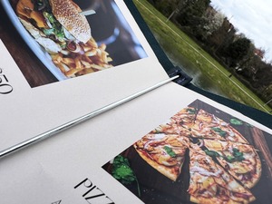 Cubierta de menú de cuero A4 con soporte central elástico Carpeta de restaurante personalizada 2017 - Product Image 3
