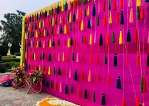 Suspensions en laine à pompons indiennes pour la décoration de mariage (Haldi, Mehndi, Sangeet), décoration murale de jardin, décoration de table, décoration de fête et de festival - Product Image 6