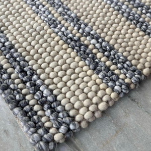 Alfombra de Bolas de Fieltro de Lana 100% Hecha a Mano |   Alfombra Moderna Abstracta Decorativa con Pompones para Cuarto de Niños o Sala de Estar |   Ecológico Rectangular - Product Image 1