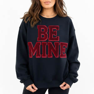Sudadera Romántica de Diseño Moderno para San Valentín, Atuendo de Moda para Invierno y Regalos - Product Image 1