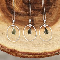 Collection Premium naturel brut forme libre authentique collier pendentif en moldavite plaqué argent collier pendentif chaîne collier