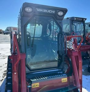 Skid Steer chenillé d'occasion TL8R2 TAKEUCHI Petit godet avant Machine multifonctionnelle Mouvements flexibles et en bon état en stock - Product Image 6