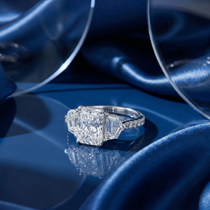 Anillo de compromiso de tres piedras con diamante radiante cultivado en laboratorio, anillo de novia solitario de oro blanco, joyería fina de lujo, regalo para mujer - Product Image 3