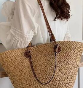 Bolso de Hombro Grande de Paja Tejida a Mano para Vacaciones de Verano en la Playa - Product Image 1