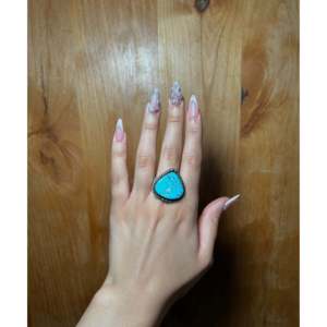 Anillo Ajustable Zachariah David Blue Bird de Plata de Ley y Turquesa con Engaste de Bisel e Incrustaciones de Piedras Preciosas Naturales, Regalo - Product Image 5