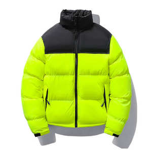 Chaqueta acolchada recortada de moda con logotipo personalizado para hombre, abrigo de invierno con cuello levantado y patrón de letras - Product Image 1