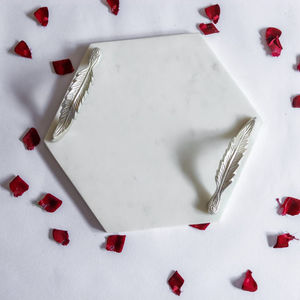 Bandeja de servicio de mármol blanco moderno con elegantes asas de hoja de oro para decoración de boda, plato de comida para hogar, hotel y restaurante - Product Image 6