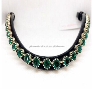 Bande de sourcils de cheval en cuir noir décoré avec chaîne scintillante de perles vertes et boucles réglables - Product Image 6