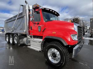 Camiones Volquete Usados FREIGHTLINER 108SD - Product Image 2