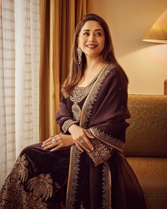 ชุดเย็บปักถักร้อยหนักด้านล่าง kurta และชุด dupatta เย็บอย่างเต็มที่พร้อมที่จะสวมใส่คอลเลกชัน - Product Image 2