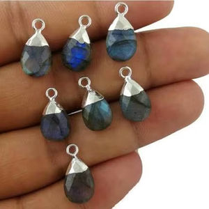 Pendentif en pierre de labradorite plaqué argent sur laiton, 12 mm, vente en gros, prix de gros et MANGALMAY CORPORATION - Product Image 1