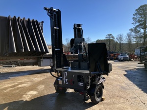 Fendeuse de bûches verticale hydraulique à commande PLC haute puissance 2026 Wolfe Ridge 17VS-C avec convoyeur, 45 kW, longueur de bois de 100 pouces, double moteur - Product Image 3