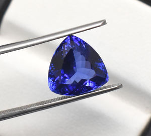 Trillion de pierres précieuses naturelles bleu profond pierre d'anneau de tanzanite excellente coupe loupe triangulaire pierre précieuse propre pierre trillion à facettes - Product Image 3