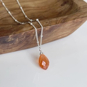 Collier pendentif goutte pointue en pierre de soleil d'Oregon, chaîne satellite délicate en argent sterling 925, pour la Fête des Mères, véritable joaillerie naturelle - Product Image 2