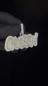 Colgante de Diamante Moissanite QUEEN de Diseño Moderno con Brillante Arreglo de Múltiples Piedras para Bodas, Fiestas y Uso como Joyería de Regalo - Product Image 5