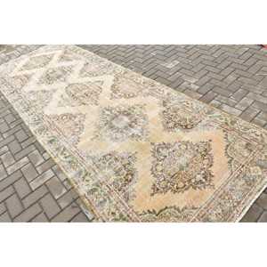 Alfombra Turca Vintage de 4.7x13.1 pies (142x398 cm), Alfombra Marrón con Diseño Floral - Product Image 4