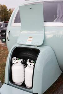 รถบ้านเคลื่อนที่รุ่น Teardrop Steel RV Modern Mini Camper Caravan ปี 2024 NU CAMP BAREFOOT สำหรับ 4 คน กันน้ำ สะดวกสบาย รับน้ำหนักได้ 1650 กก. มาตรฐาน EURO 5 - Product Image 4