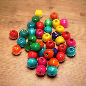 Perles en bois blanches, forme personnalisée et perles en bois colorées, façonnées et dimensionnées à la main, produit artisanal indien - Product Image 1