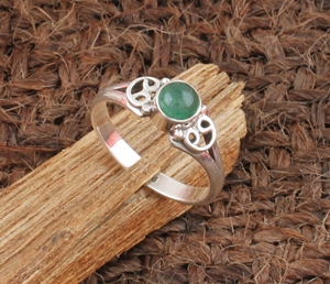 Anillo de declaración de boda de piedras preciosas inspiradas en la vendimia de filigrana de plata oxidada de jade verde natural de plata esterlina - Product Image 1