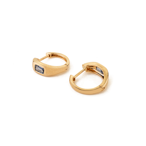 Pendientes de Aro Huggie Unisex Elegantes de Primera Calidad con Piedra Preciosa de Zafiro Azul Natural en Oro Amarillo de 14K, Joyería Fina - Product Image 6
