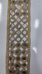 Cordones bordados con patrón de scalaping con opciones multicolores en bordado de lentejuelas en 1,5 pulgadas de ancho en 2 colores - Product Image 6