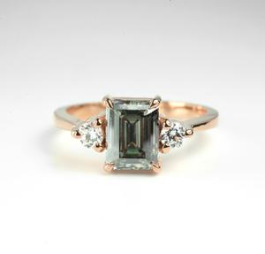 2,0 CTW gris corte esmeralda Moissanite anillo de compromiso 10K oro sólido regalo de aniversario con 3 piedras diseño boda perla joyería - Product Image 1