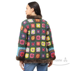 Cardigan fatto a mano in pelliccia sintetica uncinetto Boho da donna con capispalla in maglia sostenibile con Cardigan di lana da donna Patchwork - Product Image 3