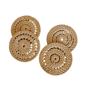 Juego más vendido de 4 posavasos en espiral de ratán tejidos a mano, esteras de mimbre natural para tazas, tazas y vasos hechos en Vietnam - Product Image 1