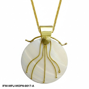 Collier pendentif rond en nacre fait main, avec fil doré, médaillon élégant, bijoux bohèmes tendance pour femmes - Product Image 2