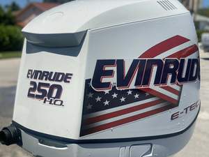 มอเตอร์เรือยนต์นอกเรือ ยี่ห้อ Evinrude รุ่น 2005  250 แรงม้า ระบบ Etec 4 จังหวะ  เพลา 25 นิ้ว  คุณภาพระดับอุตสาหกรรม  พร้อมการรับประกันจากผู้ผลิต 3 ปี  ใช้งาน 405 ชั่วโมง - Product Image 2