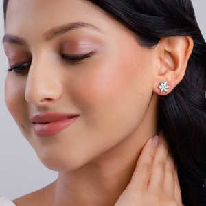 Boucles d'oreilles élégantes en flocon de neige fleuri en argent diamant religieux à la mode pour les fêtes cadeaux bijoux en acier inoxydable en cuivre - Product Image 5