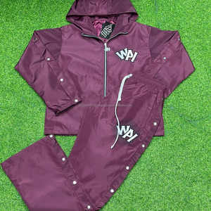 Chándal cortavientos de nailon con botón lateral personalizado OEM y ODM logotipo DTF conjunto de chaqueta y pantalón con cremallera de 2 piezas chándal cortavientos para hombre - Product Image 5