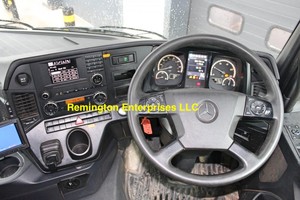 Camion benne d'occasion Mercedes-Benz Arocs 3240 RHD 8x4 Diesel 40T avec conduite à droite, modèle 2014 - Product Image 6